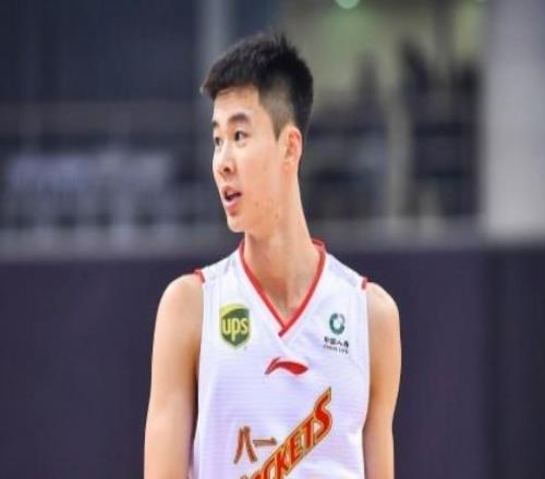 八一男篮解散六年后再回首，依旧能组成一套优秀的国产首发