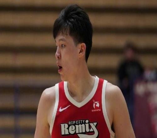 杨瀚森G联赛季后赛首战半场4分3板，混音最多领先18分被反超