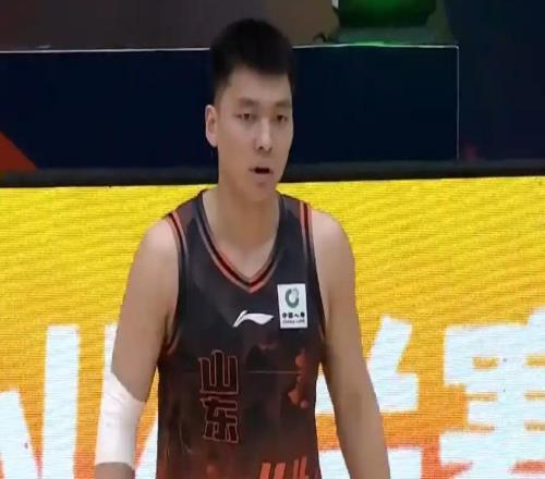 山东男篮10293击败福建，主场两连胜，五将齐发力尽显团队战力！