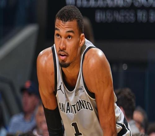 马刺轰10连胜，文班亚马41分18板刷新纪录！MVP确实不该有悬念了