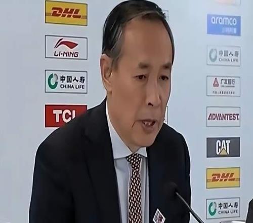 就这还想夺冠前女篮主帅罕见怒了，暴露3大问题，外援成摆设