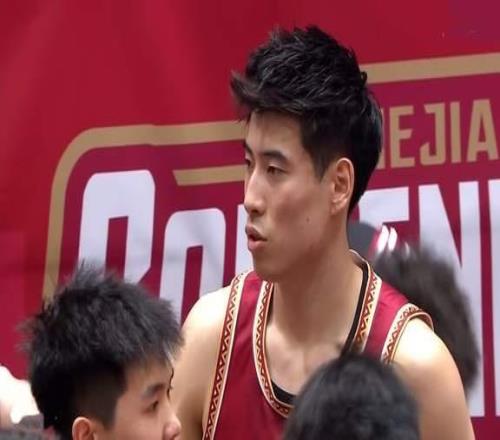 内线被碾压，辽宁男篮卡位战惜败，赵继伟11中2，急需新外援救主