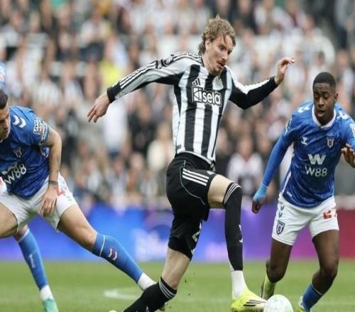 沃尔特马德：踢中锋能优势最大化英超首战跑不动了想被换下