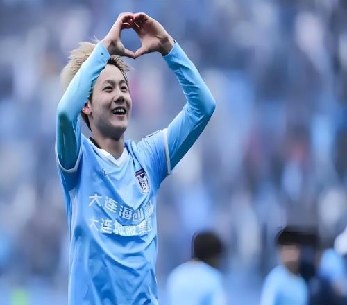 倍有面子！毛伟杰刚结束U23国足比赛任务，陈东就亲自开车接他