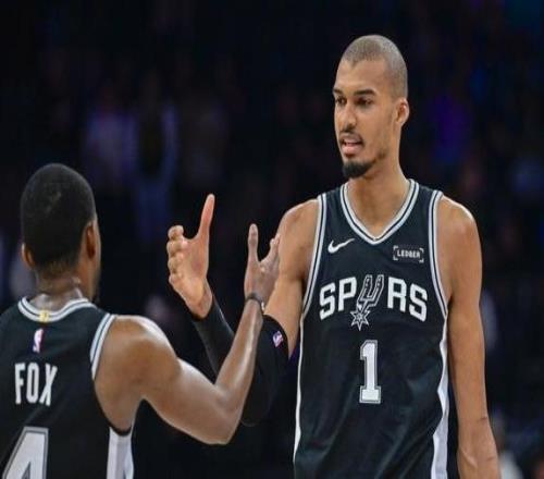 马刺11连胜轰动全联盟！帕金斯放话：季后赛没人能防住文班亚马！