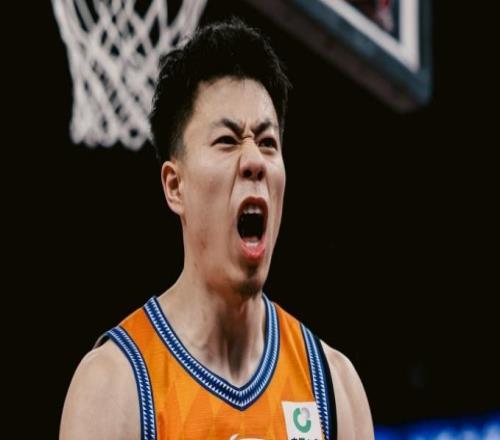 30胜首队！上海15连胜送天津10连败张镇麟16+6李弘权23分