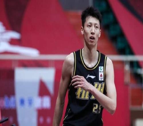 昔日二当家，28岁，拿600万，三分5中1，沦为鸡肋，或被扫地出门