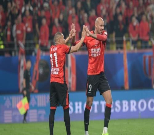 成都蓉城闪击！韦林顿4场4球，领跑中超射手榜，刘世博低级失误