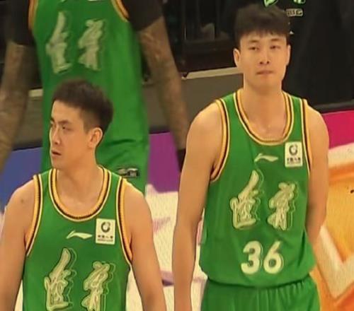 继伟4+3+9拼尽全力！哈维6分,布罗金顿8分,威尔斯4分,辽篮落后3分