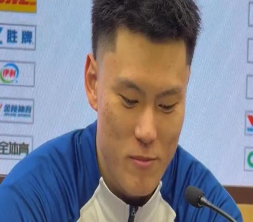 胜天津发布会！卢伟警惕领先后松懈+球队健康，李弘权谈宝宝话题