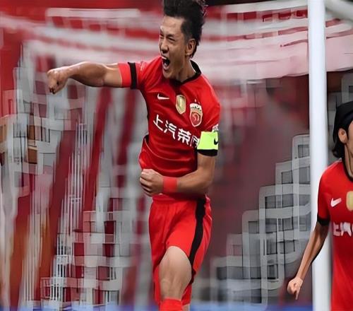 终于等到你！上港去年表现最好的本土前锋正式复出亮相，值得期待