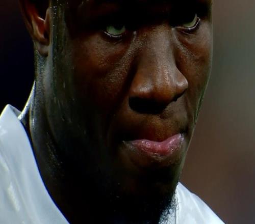 中超争议判罚！盖伊送点后黑脸，裁判统一尺度，国安申花中招