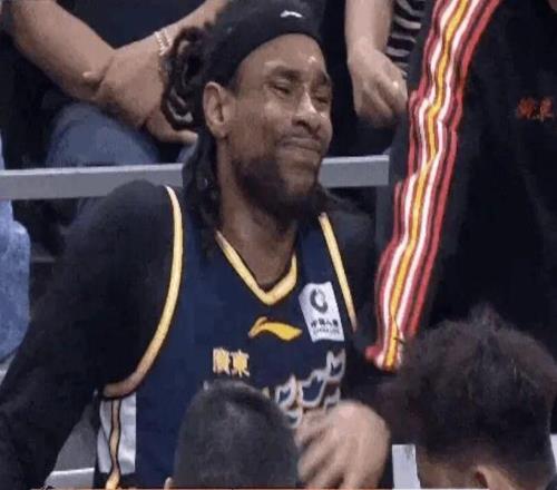 无接触受伤！萨林杰突然倒下，广东确实麻烦了