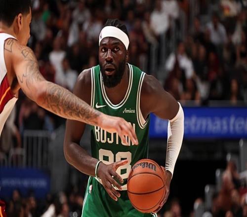 攻防两端都完爆了雄鹿内线！凯尔特人先发中锋的状态相当出色