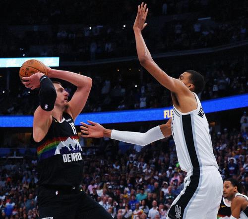 40分15助0失误！34分18板5帽！约基奇创神级纪录，文班放下狠话