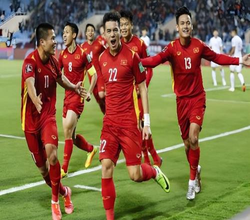 上港幸好没留下他！本赛季在中超保级队都沦为替补，曾跟傅欢齐名