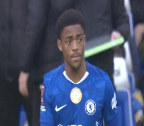 出战足总杯，17岁小将卡武马麦奎因上演切尔西一线队首秀