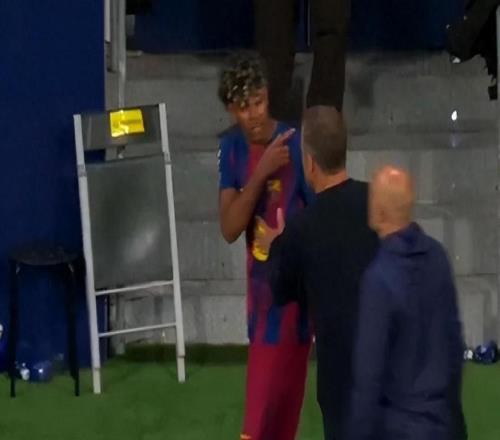 西媒：亚马尔因生气而没庆祝莱万进球，巴萨门将教练更衣室安慰他