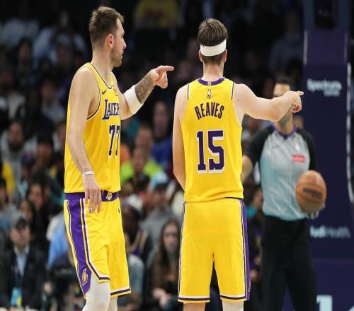 恭喜火箭队！阿门关键数据联盟第1，控卫化身中锋1人胜任5位置