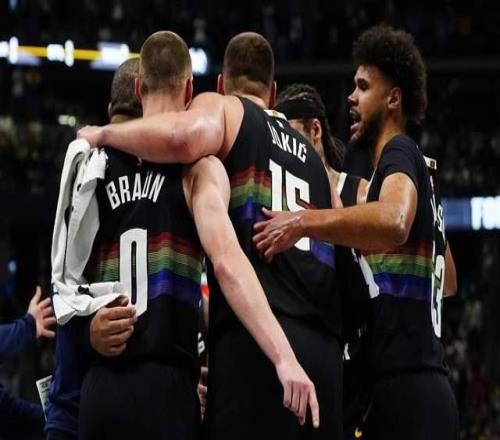 爆大冷!西部第二轰然倒下:全场狂欢庆祝,约基奇力压文班亚马