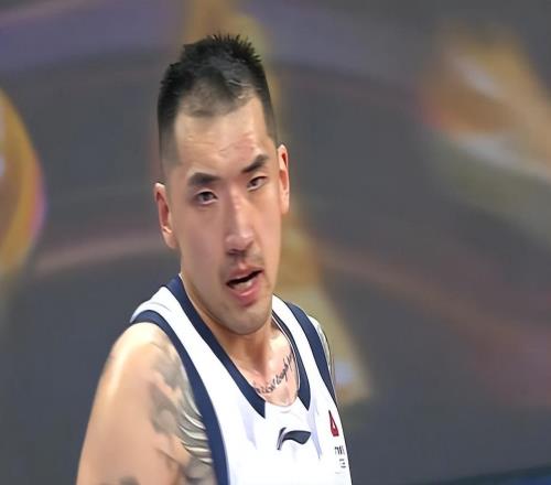 30分惨败创队史耻辱！山东男篮内外线崩盘，季后赛一轮游已成定局