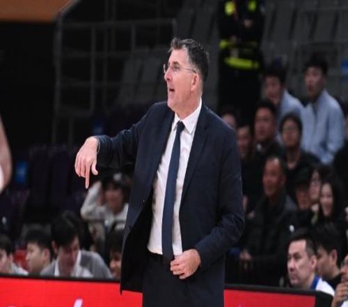 新疆男篮官宣：同意格兰主动辞去主教练职务暂由助教姜正秀执教