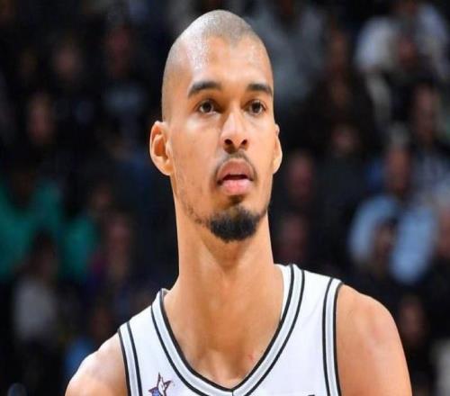 掘金8连胜加时终结马刺11连胜文班34+18+7约基奇40+8+13