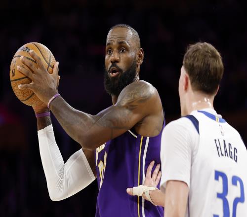 四十一岁老将逐渐被时代抛在了身后十九岁新星奋力绽放个人魅力_NBA直播