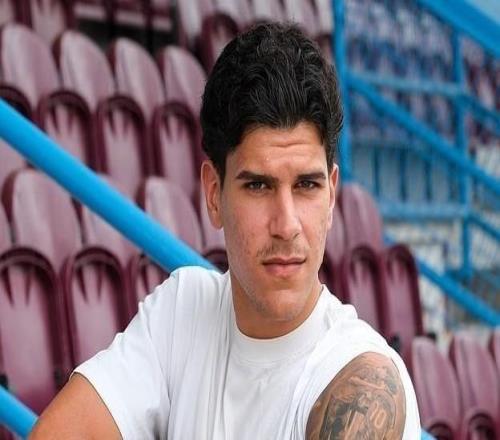 有情有义，西汉姆联队马特乌斯将已故的儿时教练头像纹在身上