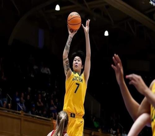 下个月回国！女篮留洋新星，21岁，3分稳准，宫鲁鸣敢重用她吗