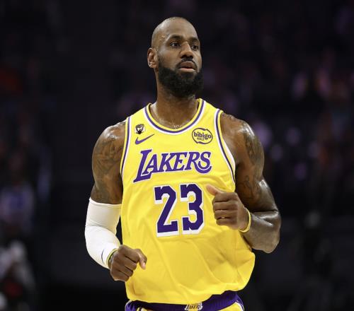 又轰下45+9+8+2！抱歉詹姆斯：你从历史第一变成了历史第二