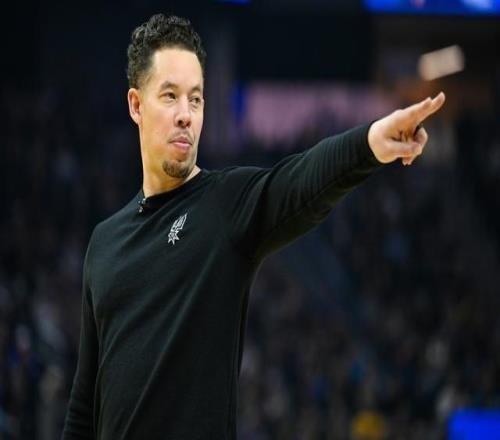 马刺主场轻取76人重返六十胜九年等待终迎巅峰蜕变