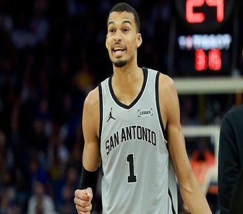 文班亚马29分钟轰41分：马刺10连胜背后藏着一个尴尬事实