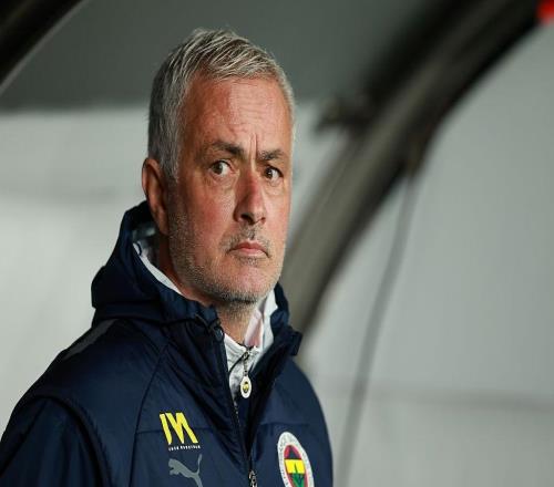 穆里尼奥敲门时，新援只穿了条内裤