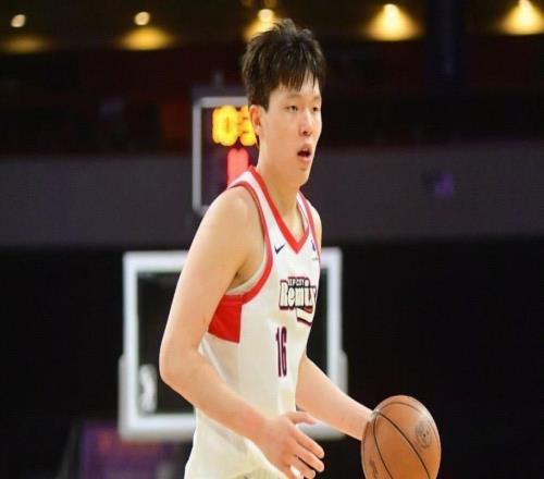 拓记：杨瀚森夏天可能回去参加中国队比赛，夏联估计会打两场