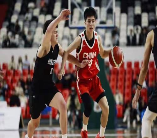 中国U18国青男篮热身赛中以7862击败新西兰U18男篮