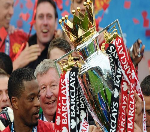 特维斯加盟曼城埃弗拉：我当时就打电话给他说要打断他的腿