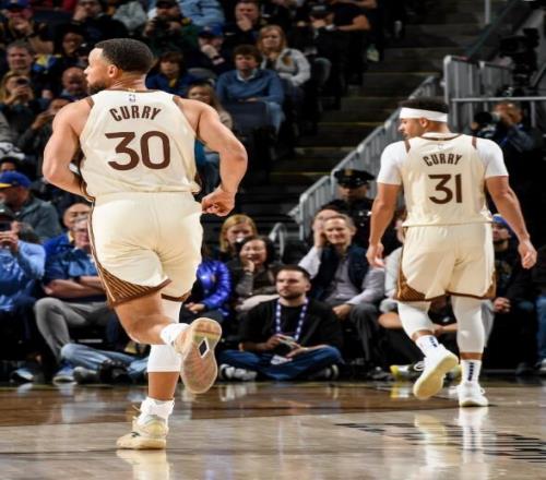 110105!库里复出第2场17分,勇士险胜国王结束4连败