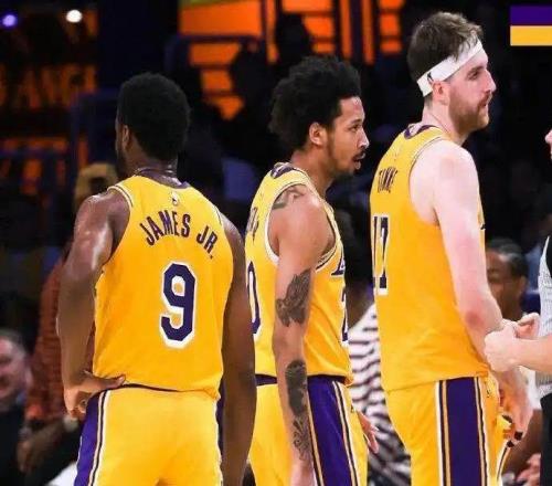 输雷霆遭3连败！湖人内讧爆发+雷迪克狂批球员，詹姆斯干脆别打了
