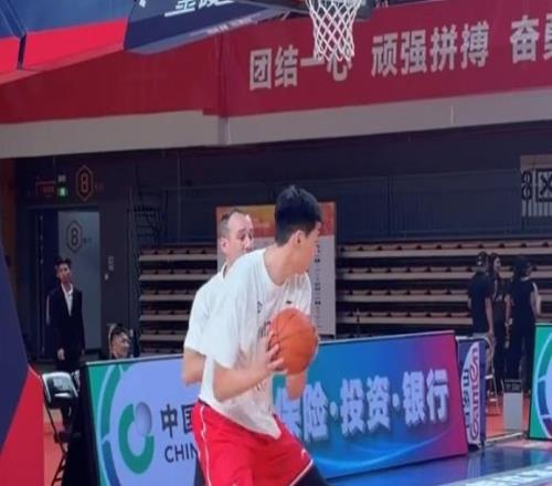 郭士强观战！北京三杀广州取三连胜杰曼25+7麦基16分钟15分