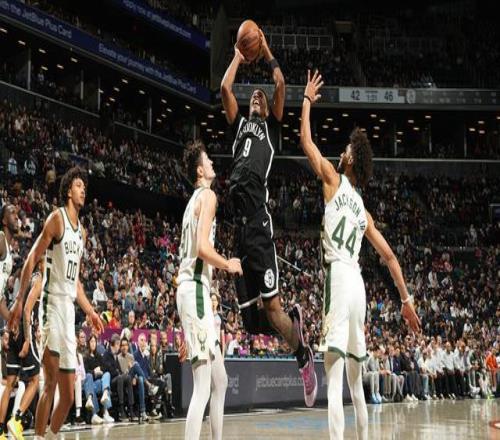 利德尔21分萨拉夫19+5篮网主场力克雄鹿