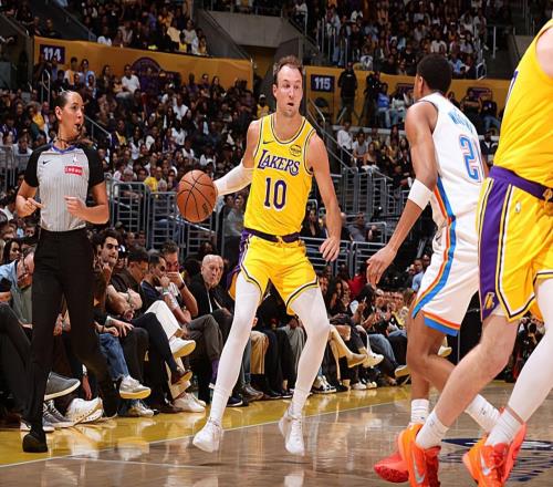 尽力了!湖人后场新援被迫从强力投手转型成为了后场核心