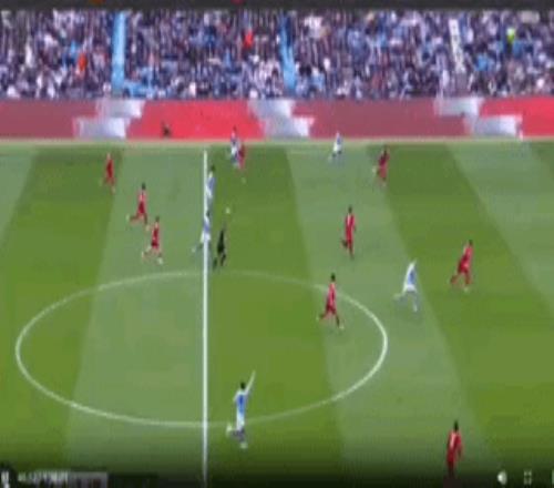 利物浦中场被晾3秒没人管，丢球前队友集体"隐身"