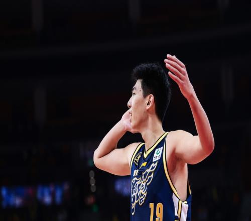 被杜锋耽误了NCAA多所大学看中徐昕想旅美必须靠篮协帮忙