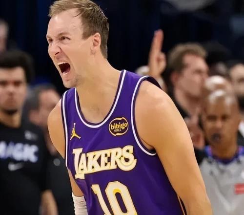 湖人87123惨败雷霆球员评价:2人优秀,2人及格,6人低迷