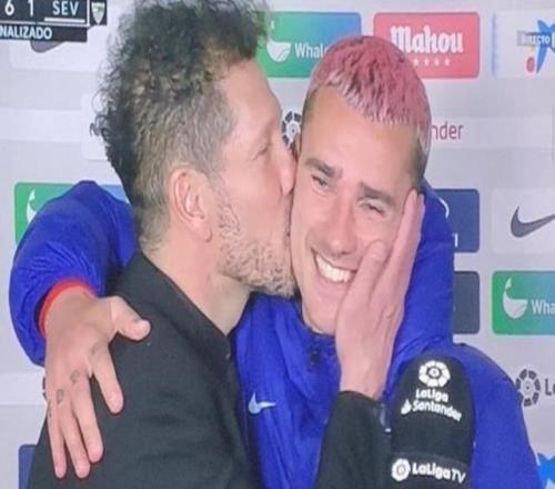 西蒙尼：格列兹曼以前个只知道在边路狂带的边锋，我改变了他