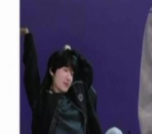 Peanut：HLE的比赛真好看有点像臭酱汤好吃但有时候会恶心你一下