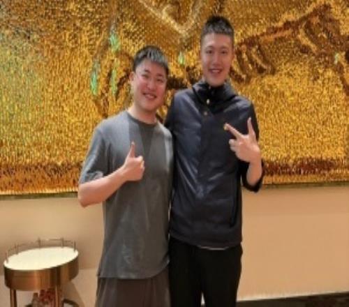 电竞的尽头是德州网友晒出在澳门顶级赌场和Uzi的合影