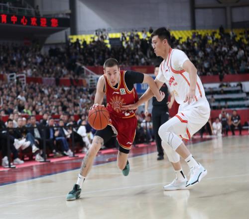 CBA季后赛定8席！浙江6连胜提前晋级，深圳11连胜跻身前三