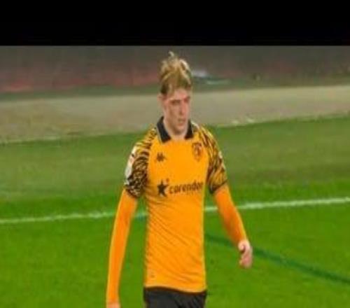 曼联青训玻璃人首秀即炸场，教练放话：这才是红魔球员